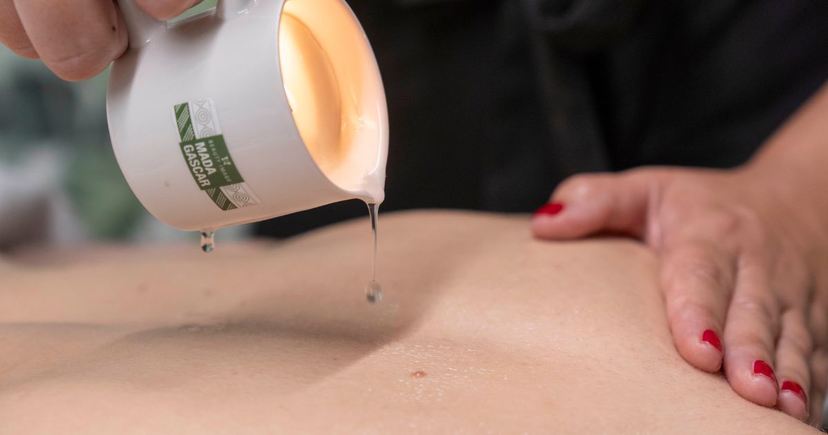 gota cayendo en espalda - by alina vriel